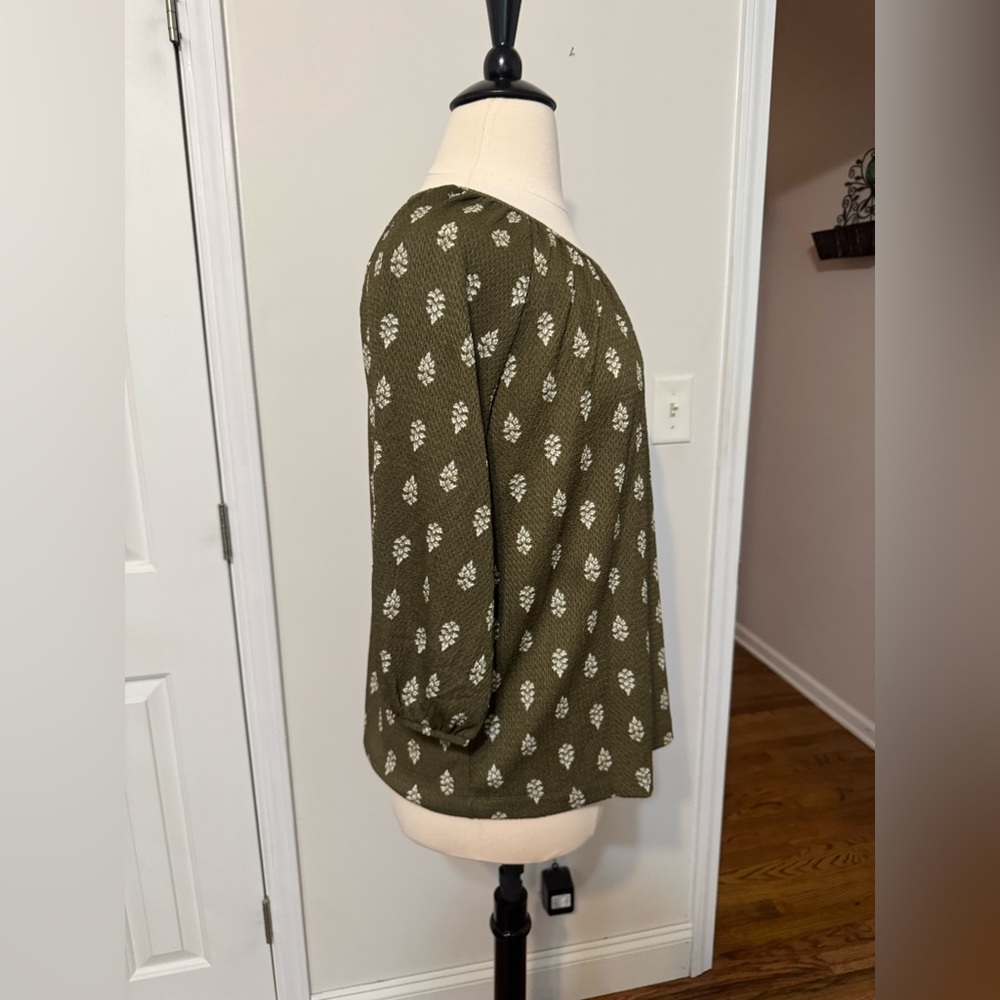 Croft & Barrow Olive and Cream Knit Top - Picture 4 of 8